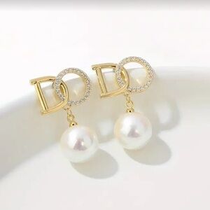 NEW PEARLS Earrings W/DESING “DO”